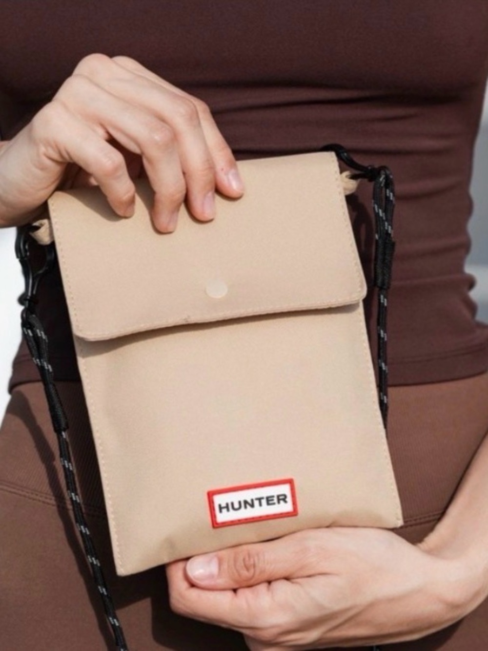 NWT Eva Air x Hunter Travel Pouch Personal Care Kit Beige